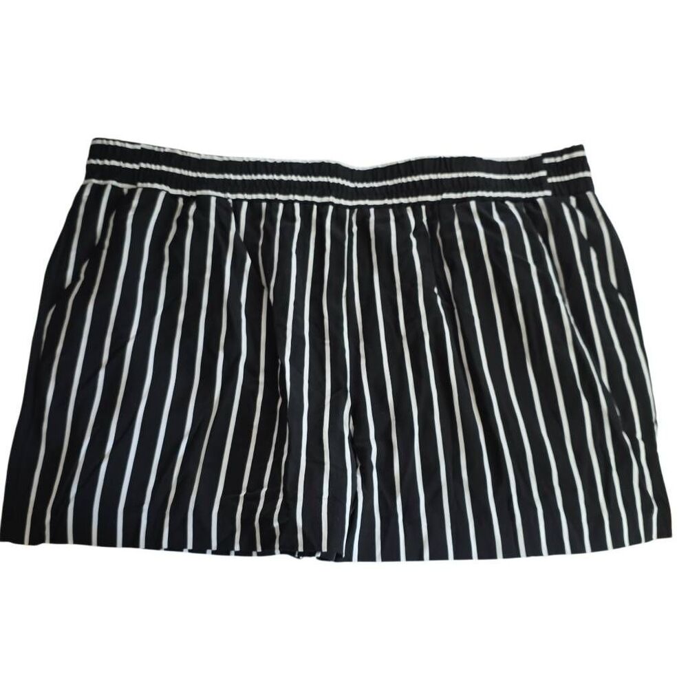 Apt 9 Women's Size XL Black White Stripe Mid Rise Pull On Shorts
